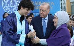 Cumhurbaşkanı Erdoğan Ve Eşi Emine Erdoğan Torunlarının Mezuniyet Törenine Katıldı